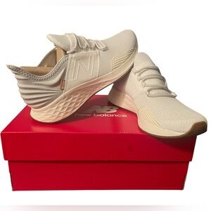 New Balance Women's Fresh Foam Roav Lace Up Sneaker ♦️NEW♦️
